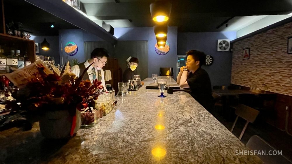板橋酒吧推薦【九半商事】每一杯調酒都無雷，藏身密巷民宅裡的質感調酒酒吧 | 新北酒吧